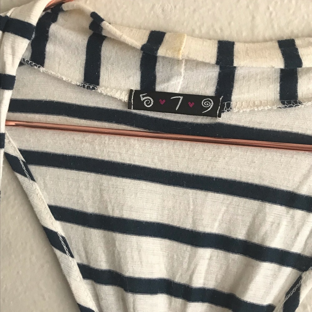 Striped Shrug with Rose Pattern - Picture 6 of 7